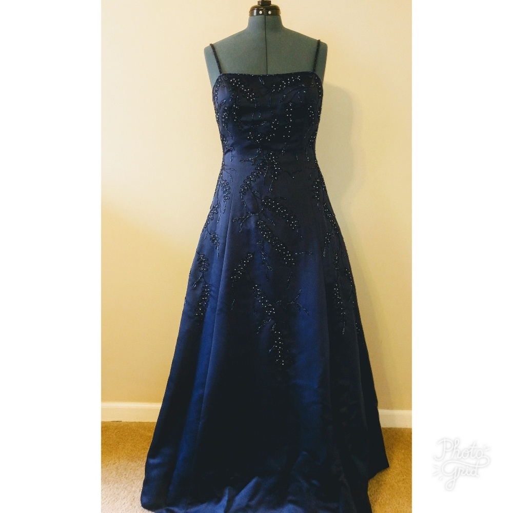 🔥Navy Blue Beaded Formal Gown & Shawl (EUC)